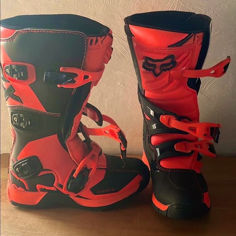 Youth Size 5 Fox riding boots. Wore once.